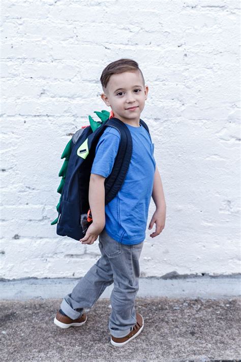 Kindergarten photos outfit and other back to school fave items on the blog! | Volver a la escuela