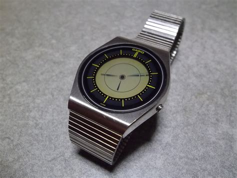 Does anyone make a "dumb" LCD analog watch?