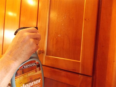 Cleaning wooden doors with vinegar - kobo building