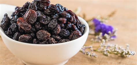 Currants vs Raisins — Health Benefits of Currants and Raisins