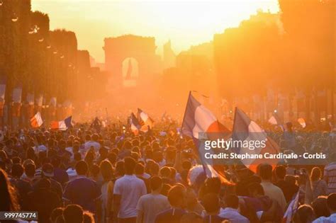 Fans Celebrate France Winning The World Cup 2018 Final Against Croatia ...