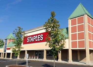 Staples, based in Framingham, to lay off hundreds of workers ...