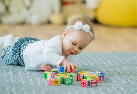 18 Simple, Developmental Fine Motor Activities for Infants 9-12 Months ...