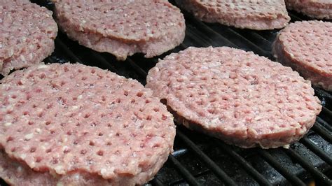 How long should you grill Frozen Burgers + how to do it!