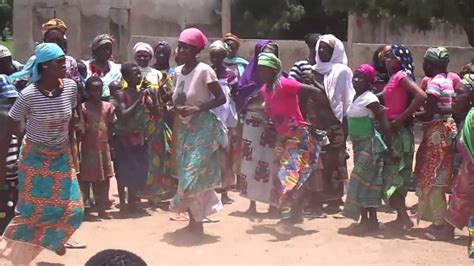 African women dancing (Ghana - West Africa) - YouTube