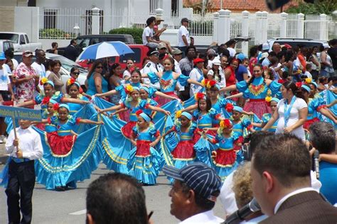 Discover the culture of Aruba! Learn about the fascinating history and traditions, cuisine ...