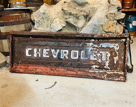 Old Chevrolet Tailgate – The Olde General Store