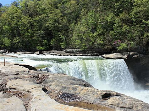 Cumberland Falls State Resort Park, a Kentucky State Park located near Corbin, London and Somerset