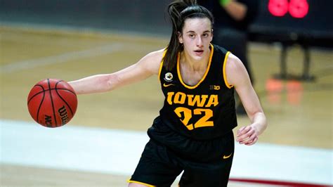 Hawkeyes’ Caitlin Clark named WBCA Co-Freshman of the Year | OurQuadCities