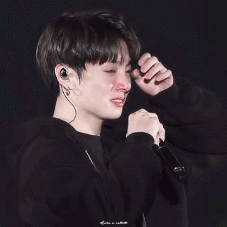 Imagine jungkook crying and regretting for cheating on you😢😢 | Jungkook ...