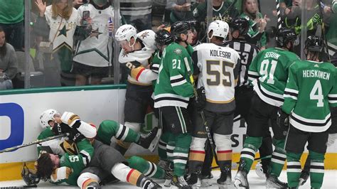 Dallas Stars fans throw trash onto ice after 4-0 loss