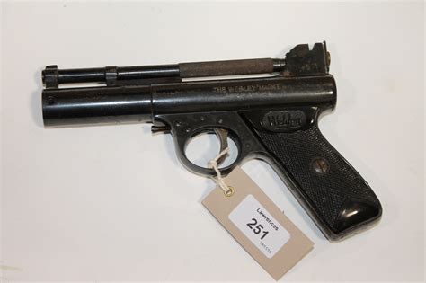 A WEBLEY AIR PISTOL. A Webley Mk1 .22 Air Pistol, with chequered composite grips and retaining so