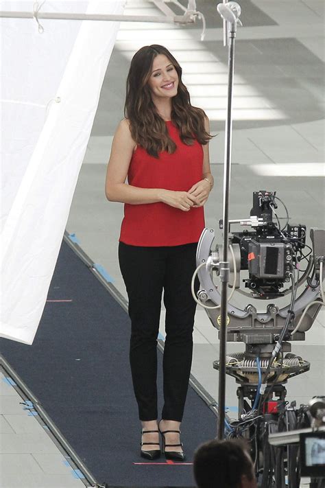 JENNIFER GARNER on the Set of a Capital One Commercial in Los Angeles ...