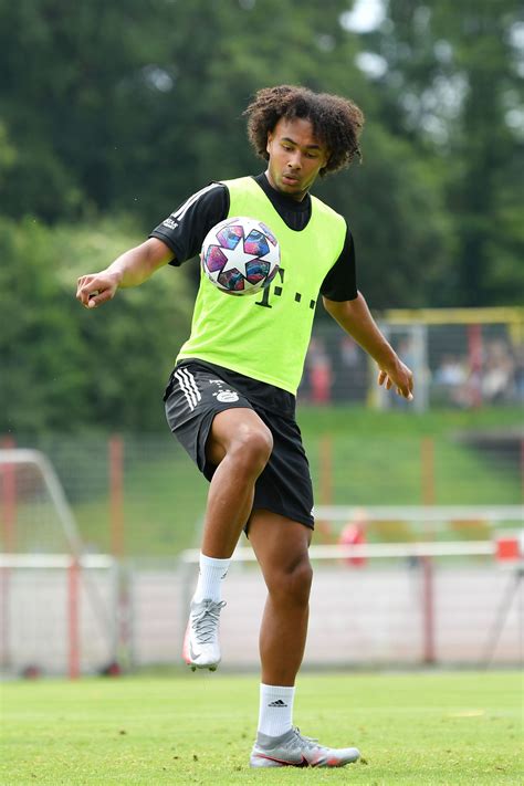 Shock drop: Bayern Munich’s Joshua Zirkzee omitted from Dutch U-21 ...