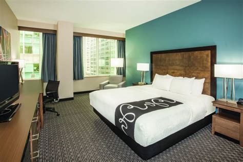 La Quinta Inn & Suites, Downtown Chicago | HotelsByDay