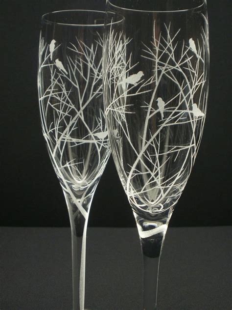 Gerelateerde afbeelding | Glass engraving, Painting glassware, Painted wine glasses