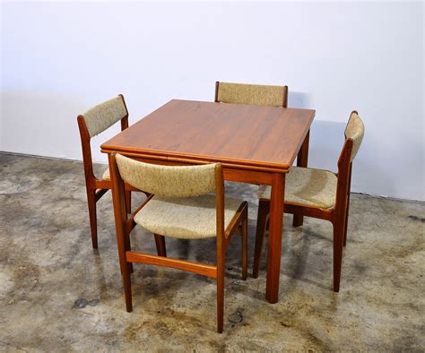 SELECT MODERN: Danish Modern Teak Expandable Dining Room Table