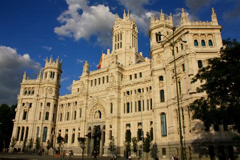 The Adventures of Peg: More great buildings in Madrid