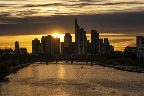 Frankfurt Skyline Views – Timelapse & Hyperlapse Film ⎜ Fenchel & Janisch