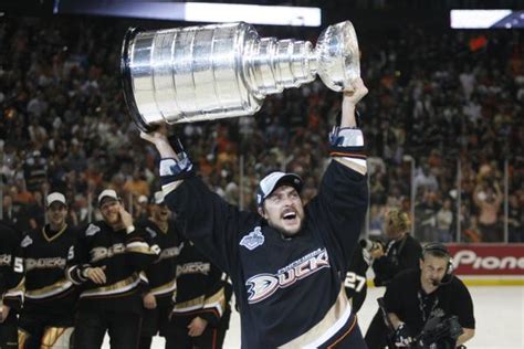 Photos: Teemu Selanne, 2007 Stanley Cup – Orange County Register