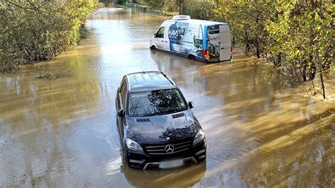 Scotland floods: Warning of continued weather disruption - BBC News