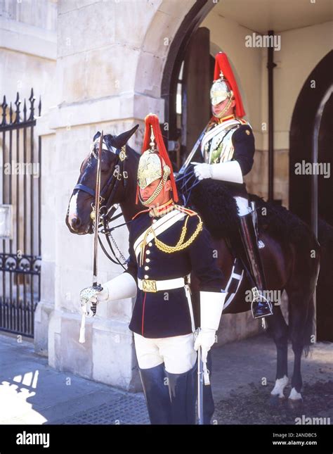 Royal guard parade hi-res stock photography and images - Alamy