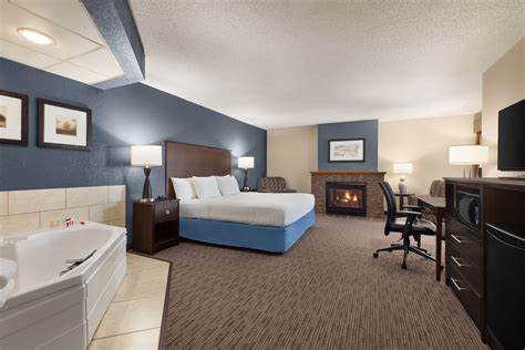 Baymont by Wyndham Owatonna | Owatonna, MN Hotels