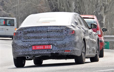 Spyshots: All-New Renault Laguna Interior Spied for the First Time - autoevolution