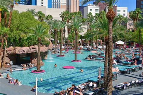 Flamingo Pool Las Vegas - Go and Beach Club Pool Guide