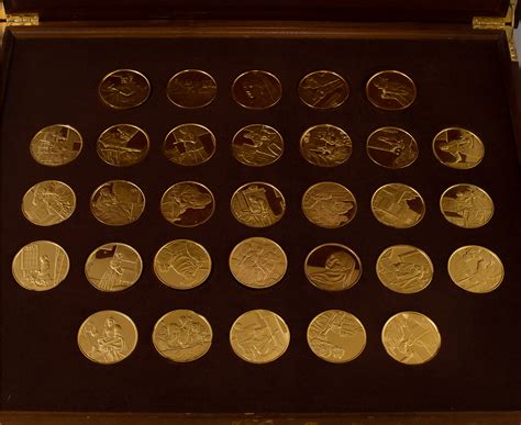 A collection of 31 gold-plated silver coins from Franklin Mint. - Bukowskis