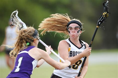 Not Everyone Says Headgear Is Right Fit for Girls’ Lacrosse - The New York Times