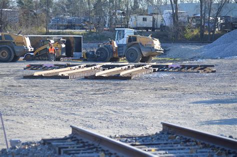 Reconstructing a railroad diamond crossing - Trains