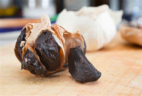 Black Garlic: 4 Reasons You Should Eat It, How To Make It & Recipes