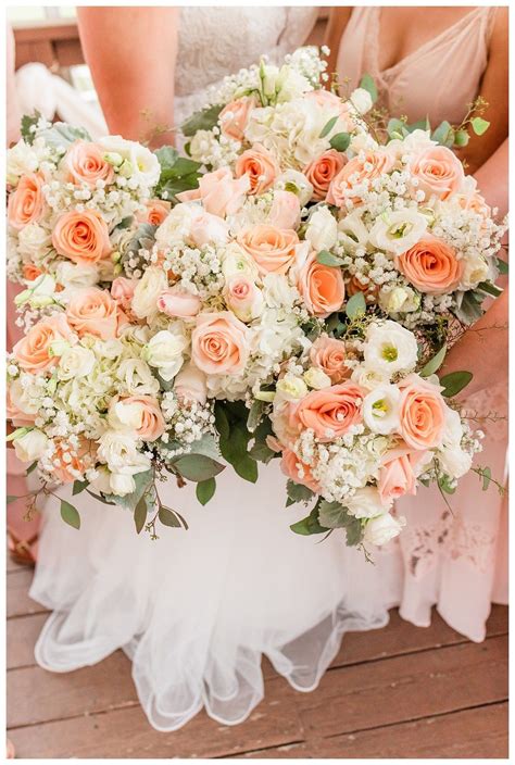 Peach and white wedding flowers #peach #whiteroses #peachwedding ...