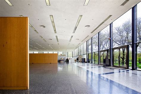 IIT, Crown Hall | Chicago, IL | Mies van der Rohe | Van der rohe, Ludwig mies van der rohe, Mies ...