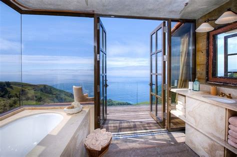 20 Modern Bathrooms with Luxury Ocean Views