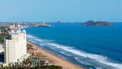 Come to Mazatlán and enjoy your holiday at the Hotel Riu Emerald Bay ...