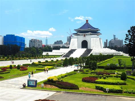 Taiwan City Tour: Chiang Kai Sek, Taipei 101, Mitsui Outlet