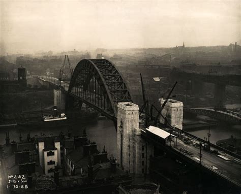 Rare Historical Photos of Construction of the Tyne Bridge in Newcastle upon Tyne