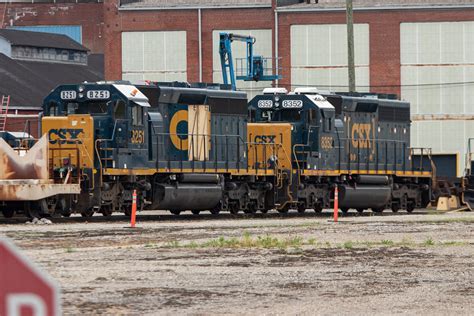 CSX SD40-2s 8251 & 8352 | 8251: Baltimore & Ohio (B&O) SD40-… | Flickr