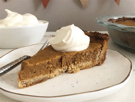 Healthy Pumpkin Pie Recipe for Thanksgiving Dinner | Rebecca Bitzer ...