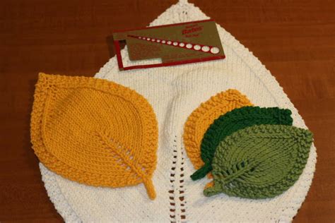 Knitting Patterns Galore - A Knit Leaf in Three Sizes