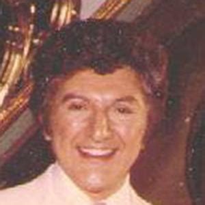 Liberace - Trivia, Family, Bio | Famous Birthdays