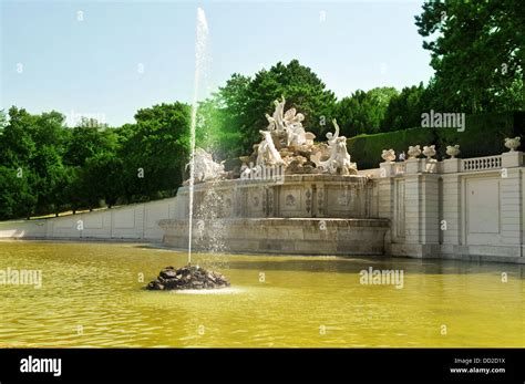 Schonbrunn palace winter hi-res stock photography and images - Alamy