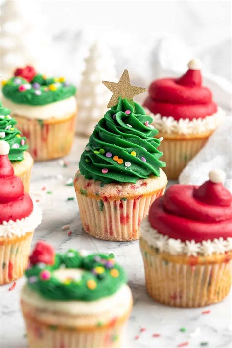 25 Easy Christmas Cupcakes - Sparkling Boy Ideas