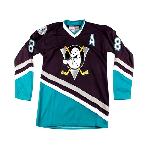 Vintage Hockey Jersey | WHAT’S ON THE STAR?