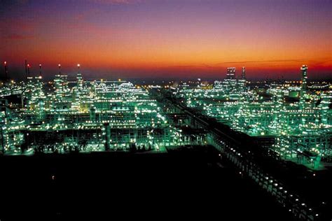 Jamnagar Oil Refinery Becomes World's Largest Hub - Bechtel