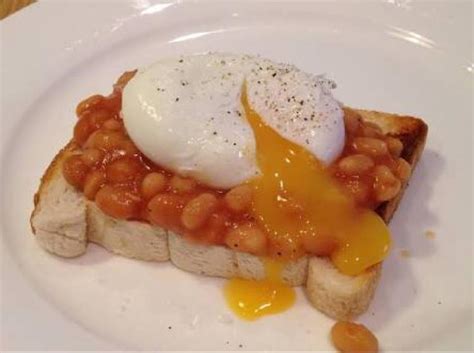 Poached Egg with Baked Beans on Toast Recipe and Nutrition - Eat This Much