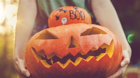 American Halloween Traditions | HowStuffWorks