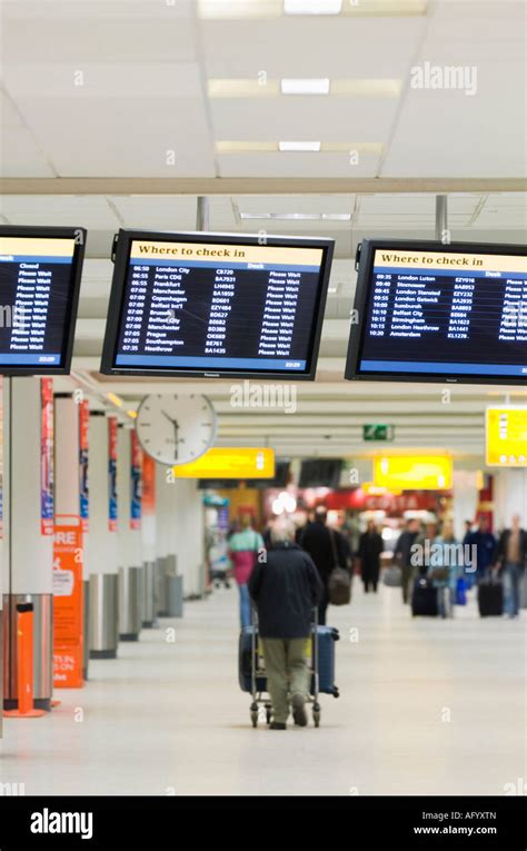 Edinburgh airport arrivals hi-res stock photography and images - Alamy